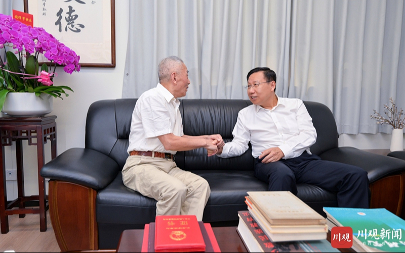 王晓晖施小琳看望慰问教师  向全省广大教师和教育工作...