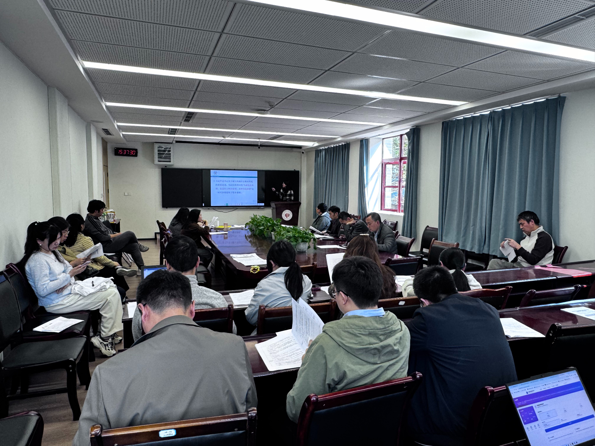 心理学院召开树立和践行正确政绩观学习教育推进会暨教职...